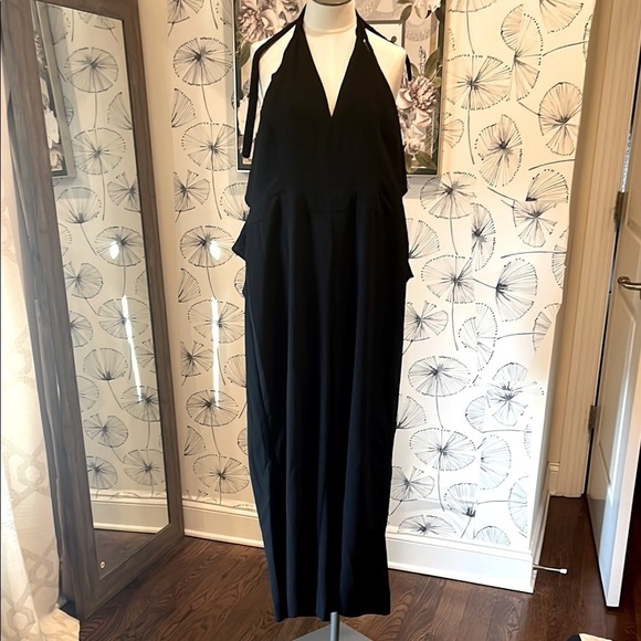 Romeo & Juliet Couture Dresses & Skirts - Romeo + Juliet L Elegant Black Halter Maxi Dress